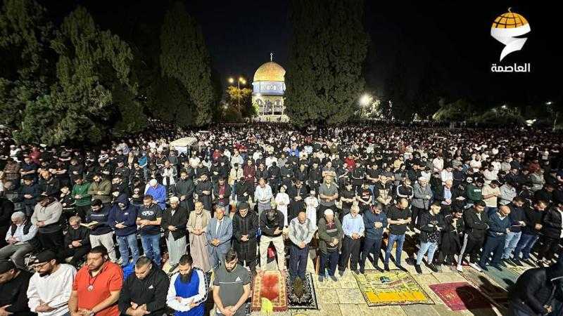 50 ألفا يؤدون صلاتي العشاء والتراويح في المسجد الأقصى