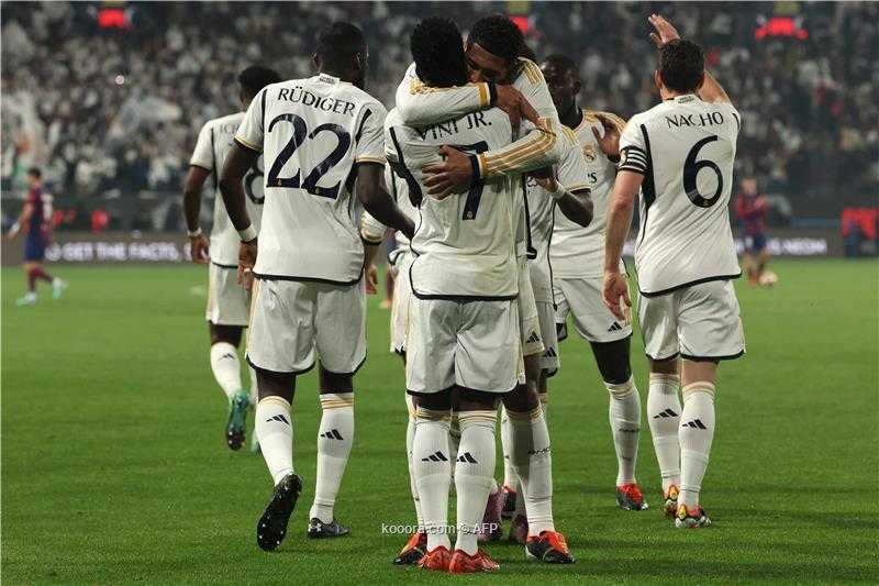 ثلاثي ريال مدريد يستلم جائزة ذا بيست