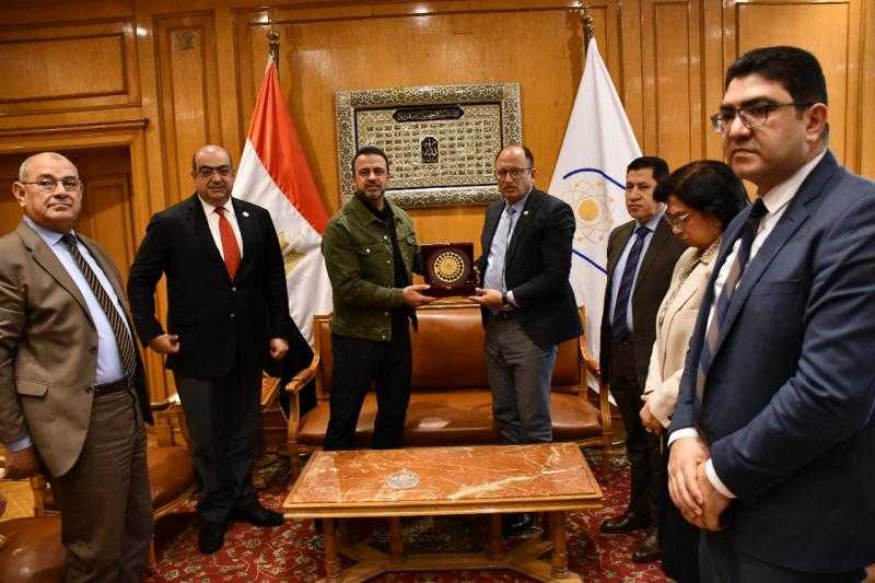 مصطفى حسني يحاور شباب جامعة حلوان حول ليلة القدر وما بعد رمضان