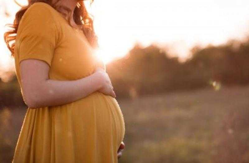 خطورة الحمل في عمر 35 وأكثر.. الصحة تجيب