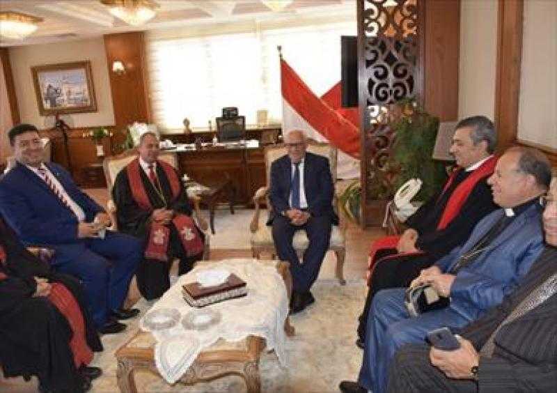 وفد الكنيسة الإنجيلية يهنئ محافظ بورسعيد بمناسبة عيد الفطر المبارك