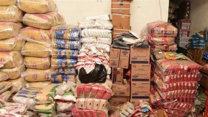ضبط 100 كيلو مواد غذائية مجهولة المصدر داخل مخزن «بدون ترخيص» بمدينة بدر
