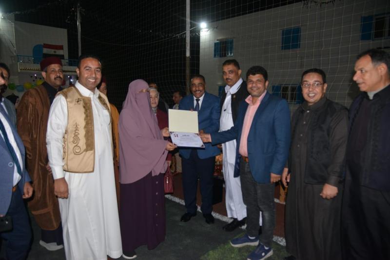 محافظ مطروح يكرم الأم المثالية في احتفالية المصريين الأحرار