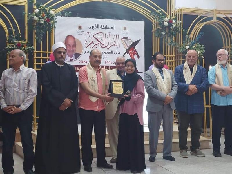 رئيس مدينة القصير يشهد تكريم 155 من حفظة القرآن الكريم.. صور