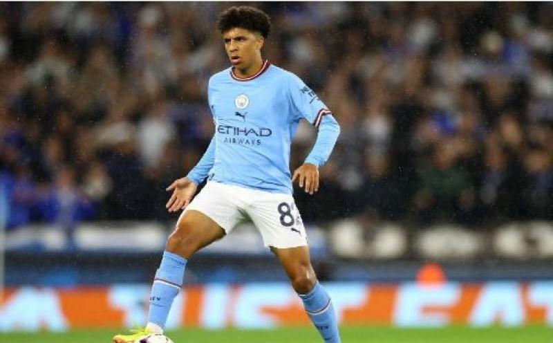 ريكو لويس نجم مانشستر سيتي: زميلي دياز أحد أفضل المدافعين في العالم