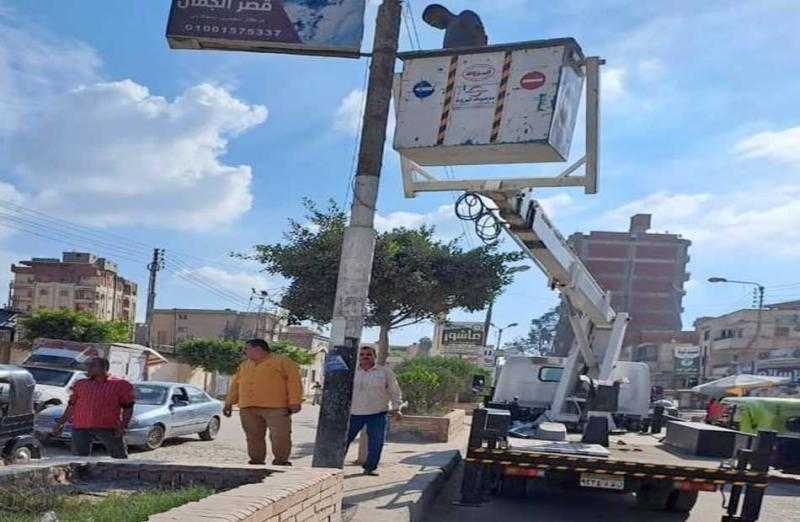 رفع 20 إعلان مخالف في حملة بحي المنتزه ثان في الإسكندرية