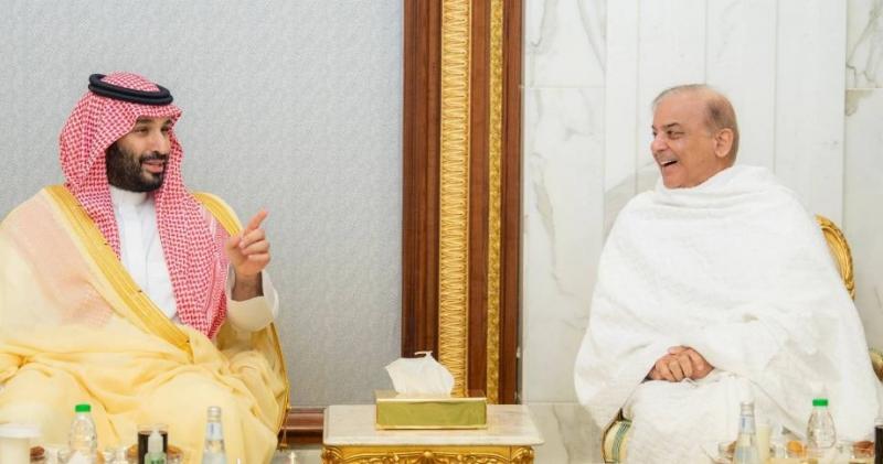ولي العهد السعودي ورئيس وزراء باكستان بحثا تطورات الأوضاع الإقليمية والدولية