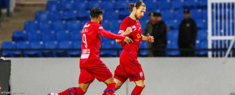 أبها يستعيد اتزانه بثنائية في الفتح بالدوري السعودي