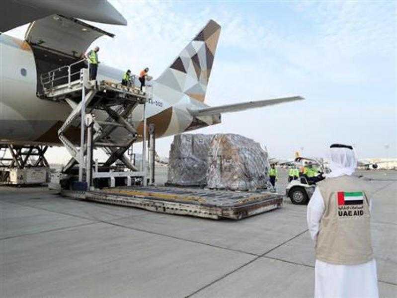 الإمارات ترسل طائرة مساعدات تحمل ”كسوة العيد” لسكان غزة