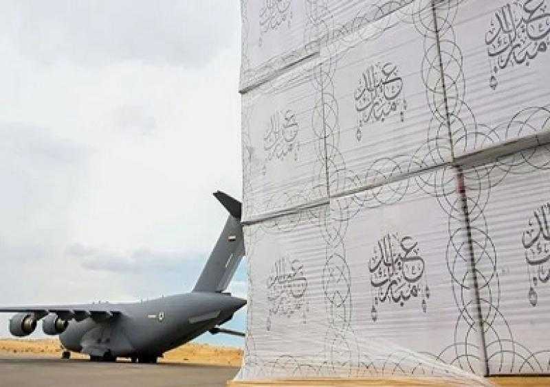 الإمارات ترسل طائرة مساعدات تحمل كسوة العيد لسكان غزة