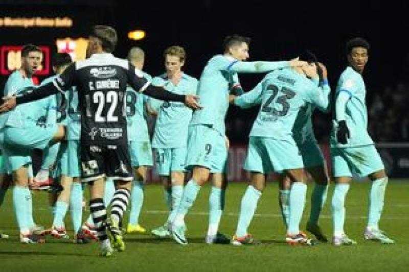 تشافي يعلن قائمة برشلونة لمواجهة سان جيرمان في دوري الأبطال