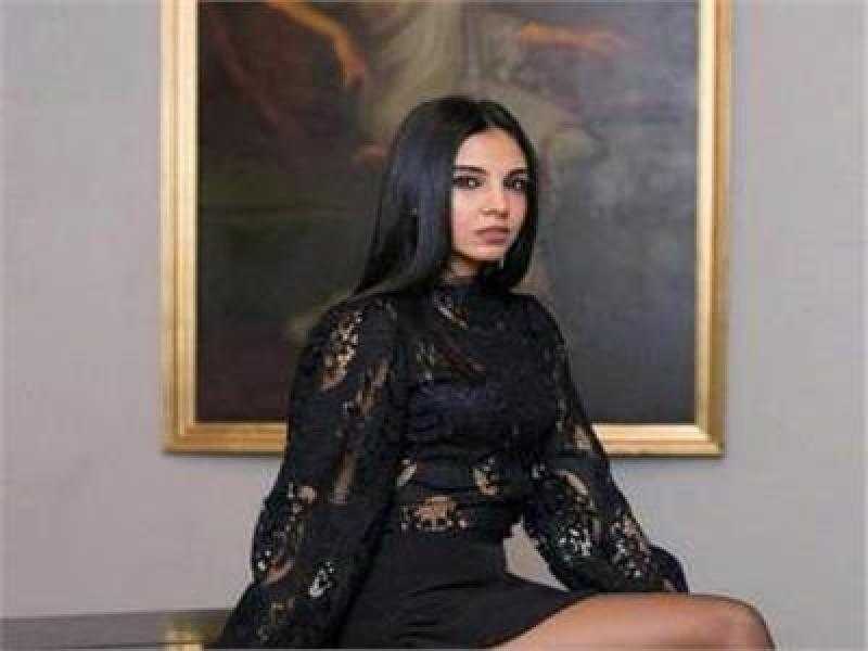 سلمى أبو ضيف تتألق بإطلالة جريئة