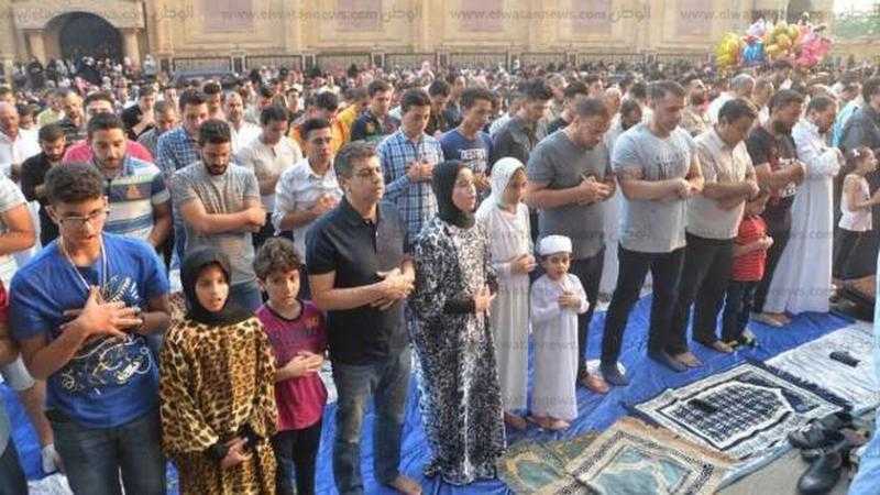 تنفيذ أعمال النظافة وتجهيز الساحات والمساجد استعدادا لعيد الفطر بأسوان