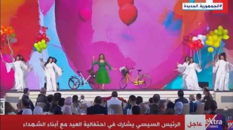 صفاء أبو السعود تقدم فقرة فنية خلال احتفالية عيد الفطر أمام الرئيس السيسي