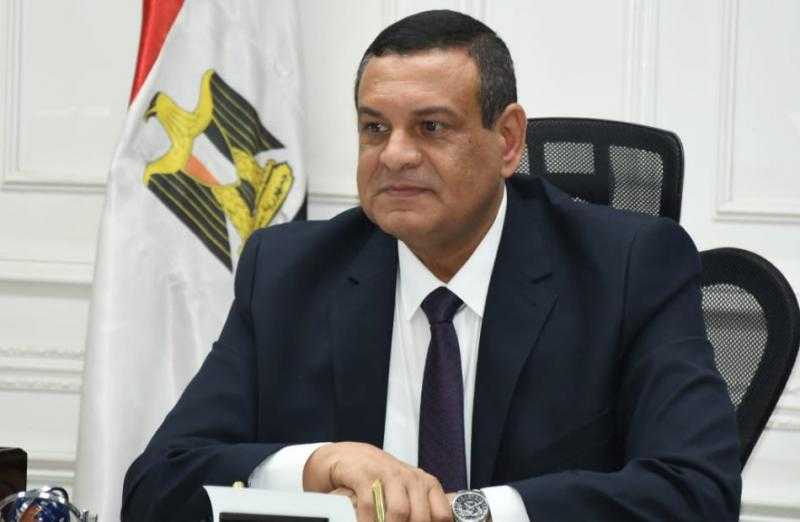 وزير التنمية المحلية يتلقى تقريرا حول متابعة الأوضاع بالمحافظات خلال إجازة العيد