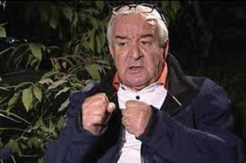 المخرج محمد عبدالعزيز: تعرضت لضغط شديد حتى أوافق على دخول نجلي كريم عالم الفن| فيديو