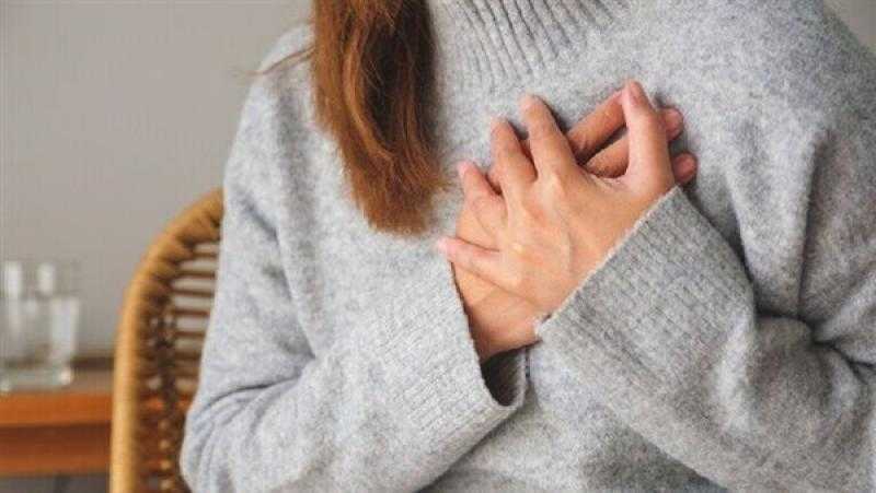 عدم انتظام ضربات القلب.. متى يستلزم استشارة الطبيب؟