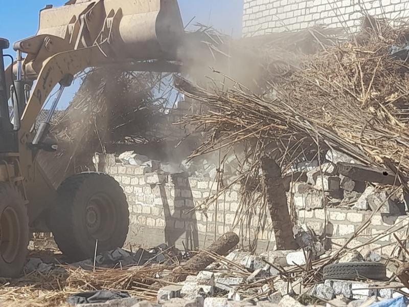 خلال إجازة العيد.. «الري» تزيل تعديات على نهر النيل والمجاري المائية في عدد من المحافظات| صور