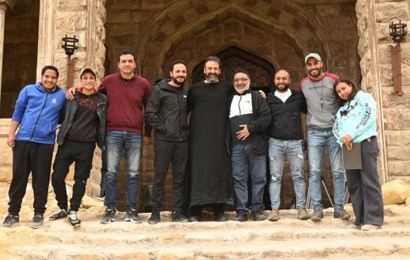كريم عبد العزيز يسخر من تأثره بشخصية «الصباح»: البيت مولع.. اللي بيضايقني برميه من فوق القلعة ‏
