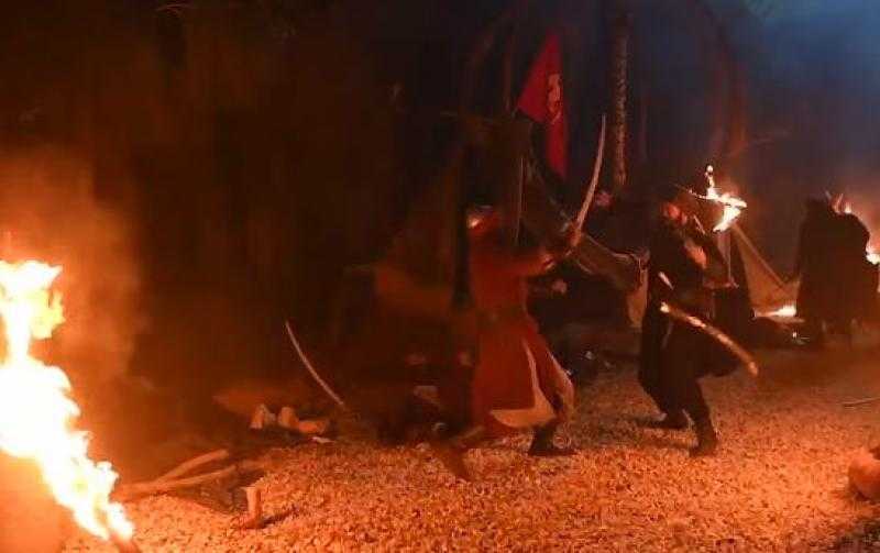 المخرج بيتر ميمي: جميع أسلحة مسلسل «الحشاشين» صنعت في ورش السبتية وخان الخليلي
