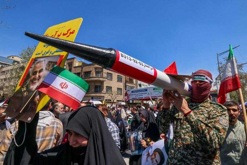 الحرس الثوري يحذر من مشاركة منشورات مؤيدة لإسرائيل في إيران
