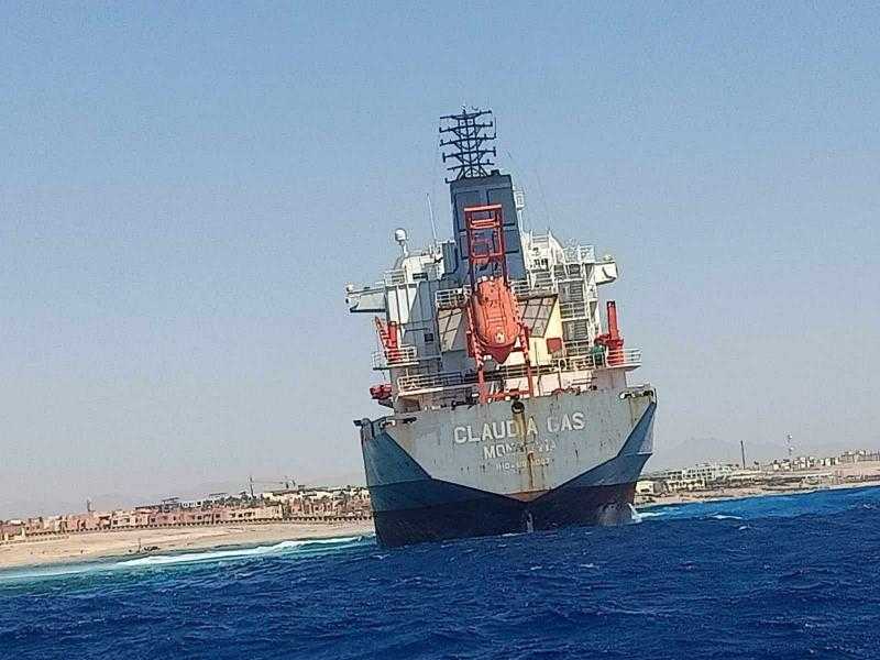 وزيرة البيئة: التحفظ على السفينة الدولية الجانحة بخليج العقبة بعد خروجها