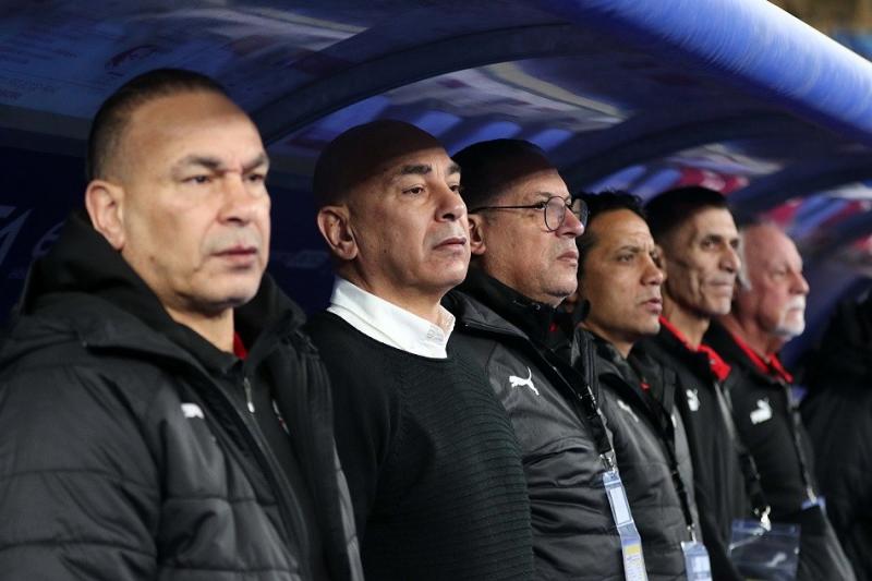 العميد يتابع مباراة القمة من مقصورة استاد القاهرة