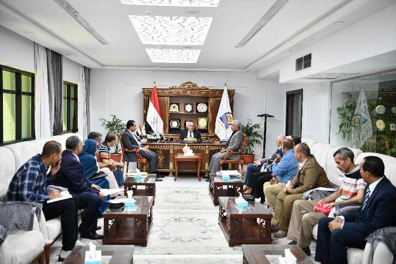 محافظ قنا يوجه بسرعة توصيل المرافق لمشروعات الشباب والرياضة بقرى ”حياة كريمة”