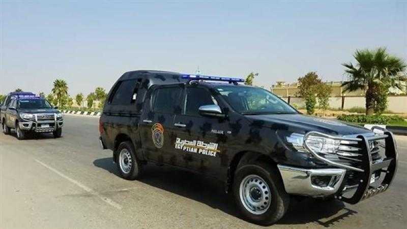 ضبط شخصين لرش ”فوم” على سيارات شرطة أثناء صلاة العيد بمطروح