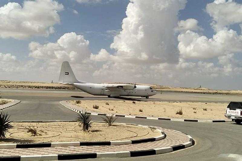 مطار العريش يستقبل طائرة مساعدات إماراتية لصالح الفلسطينيين بغزة