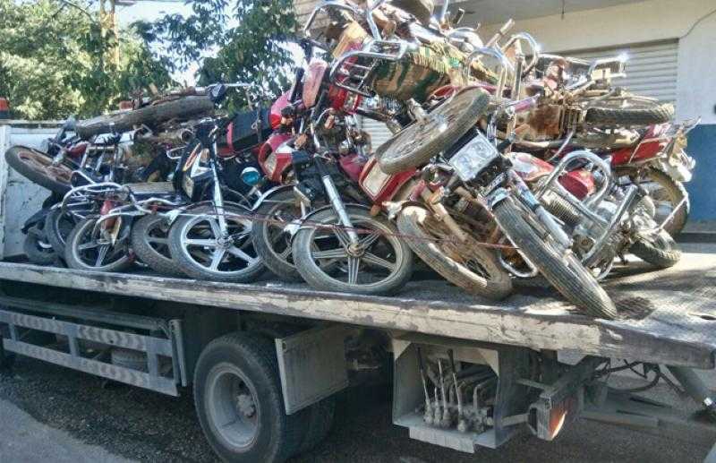 رفع 37 سيارة ودراجة نارية متروكة ومتهالكة من الشوارع بحملات مرورية