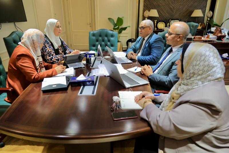 وزيرة التضامن تجتمع بقيادات قطاع الحماية الاجتماعية لمتابعة مشروع صكوك أضاحي الإطعام