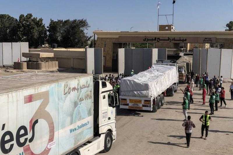 إسرائيل: دخول 402 شاحنة مساعدات إلى غزة