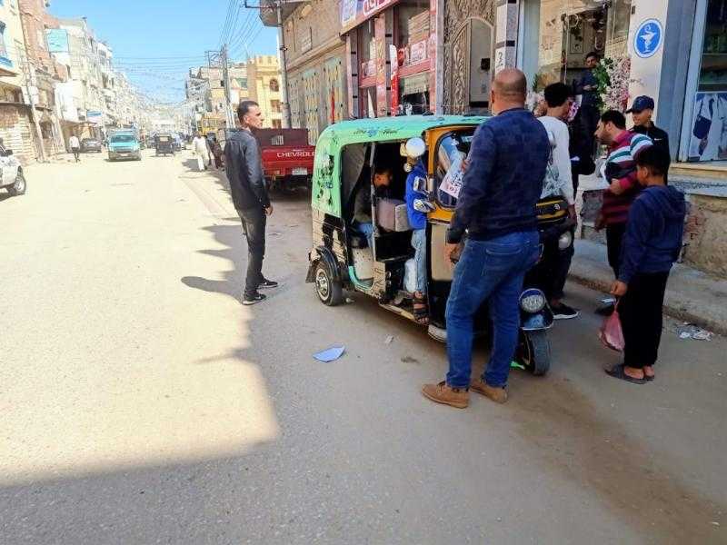 محافظ كفرالشيخ: استمرار حملات تطبيق التعريفة الموحدة (5 جنيهات) لمركبات ”التوكتوك” بمدينة برج البرلس .. وحملات مكثفة لضبط المخالفين