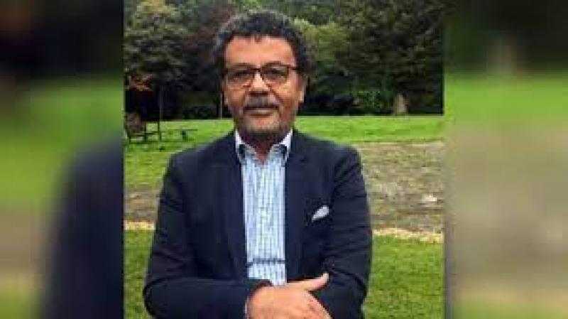 عمرو عرفة يرد على أحد منتقدي مسرحيته الصندوق الأحمر: بلاش عداء ربنا يكرمك