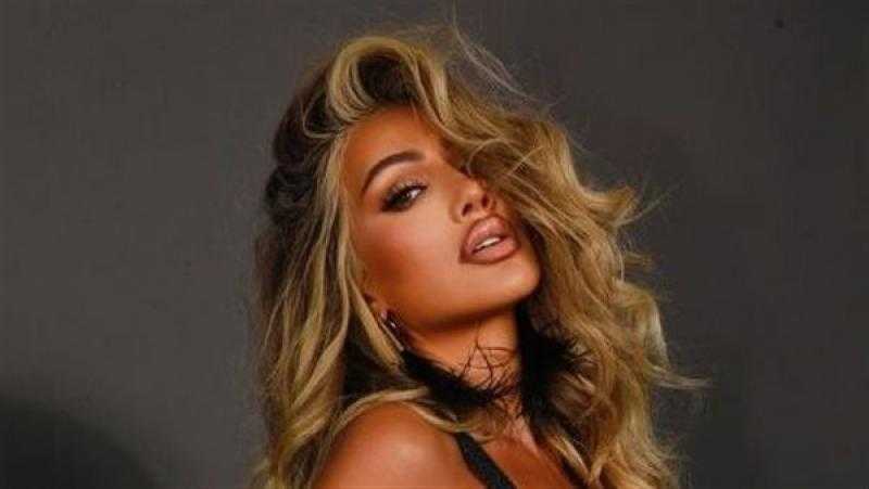مايا دياب بطرحة زفاف تثير حيرة جمهورها