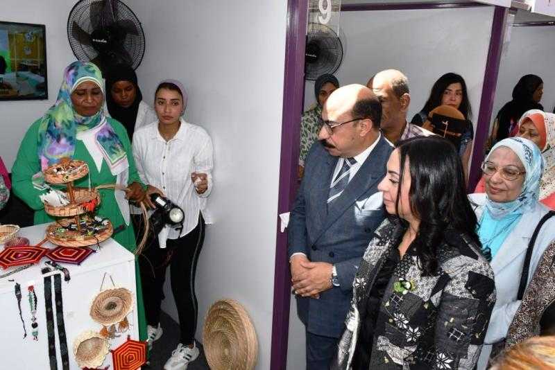 رئيسة ”القومي للمرأة” ومحافظ أسوان يتفقدان نموذج المحاكاة البنكي بالقرى