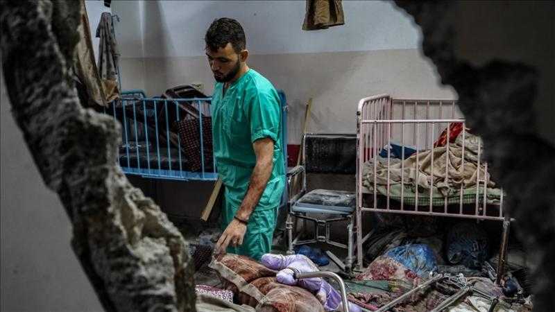 انتشال جثامين 50 شهيدا فلسطينيا من مجمع ناصر الطبي بخان يونس