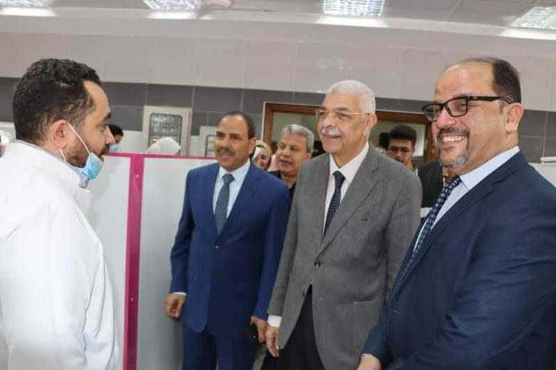 رئيس جامعة المنوفية: استقبال وعلاج أكثر من 400 حالة بالمجان في العيادات الخارجية بـ”طب الأسنان”