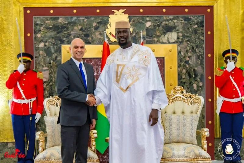 خط أحمر