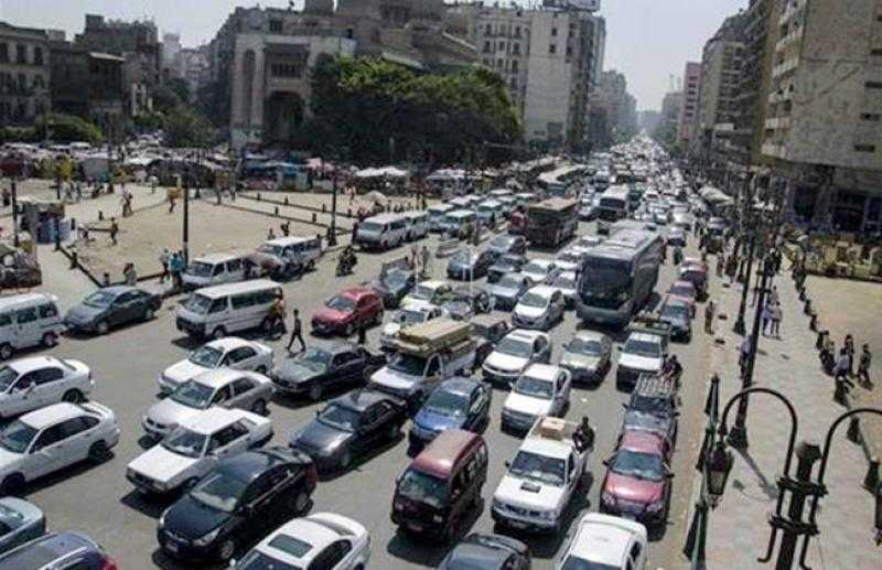 كثافات مرورية في ساعة الذروة الصباحية بالقاهرة والجيزة