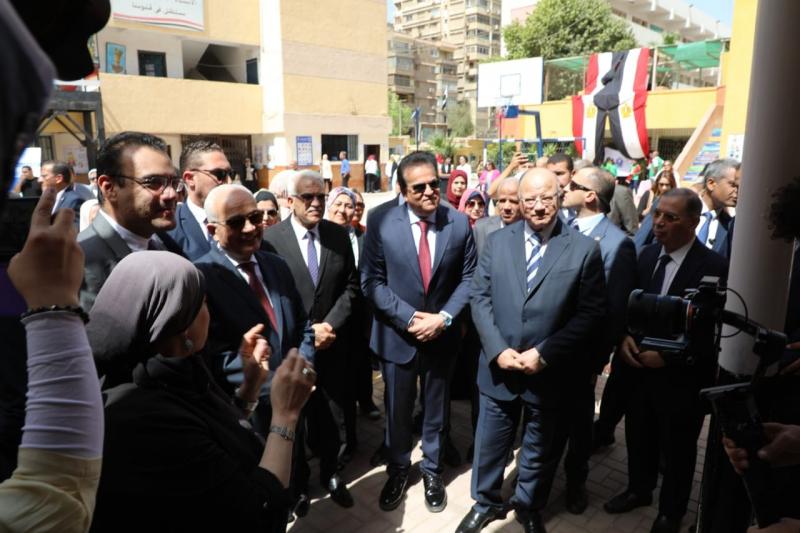وزير التعليم: التنسيق مع بنك الطعام المصري لتوفير الأغذية الطازجة في المدارس.. صور