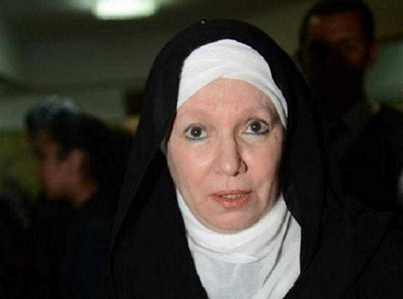 مشيرة إسماعيل تشكو وجود مستشفى للكلاب في عمارة تقطن بها: الواحد منهم طول البني آدم
