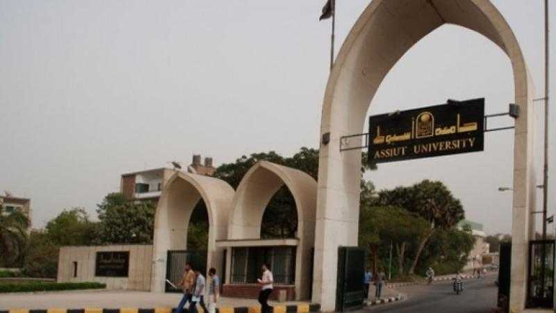 جامعة أسيوط تنظم مؤتمرا حول استخدام الذكاء الاصطناعي في تكنولوجيا الأدوية