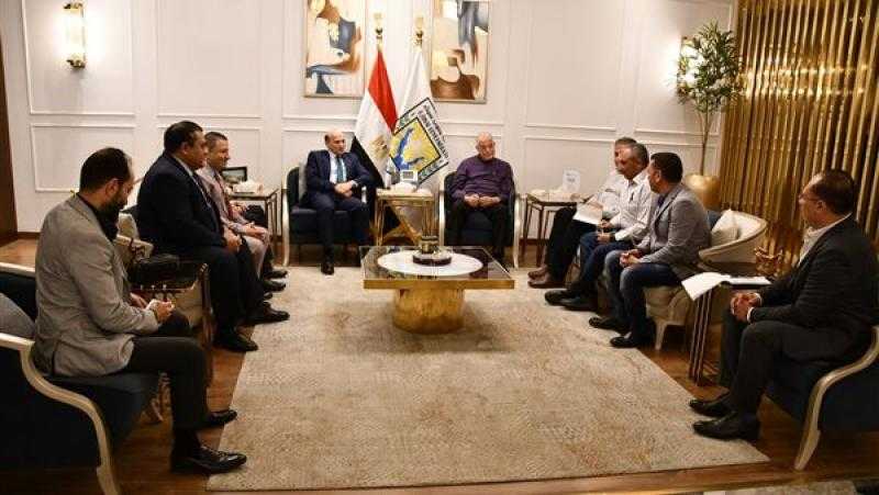 محافظ جنوب سيناء يبحث عددا من الحلول لإدارة المخلفات البترولية وتعظيم الاستفادة منها