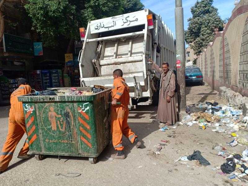محافظ أسيوط: حملات نظافة مكثفة وتسوية الطرق غير المرصوفة بمراكز المحافظة