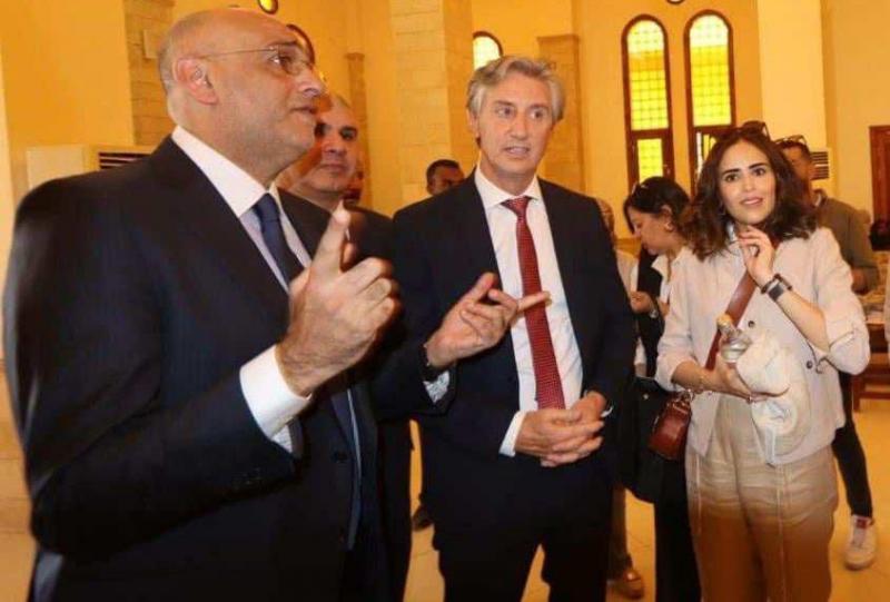 خط أحمر
