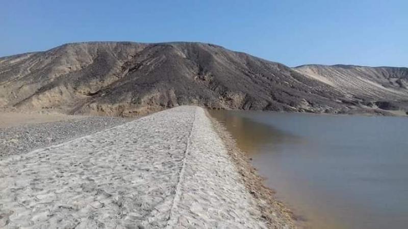 خط أحمر