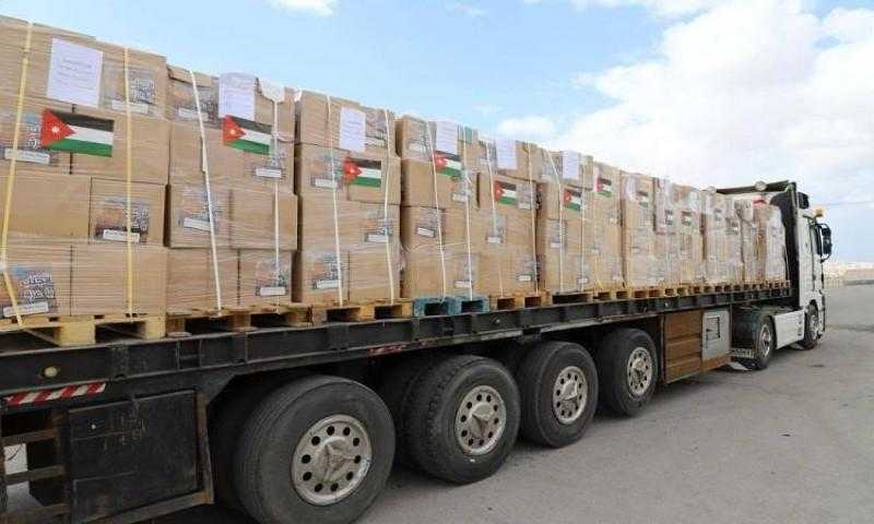 الأردن يسير قافلة مساعدات جديدة مكونة من 115 شاحنة إلى غزة