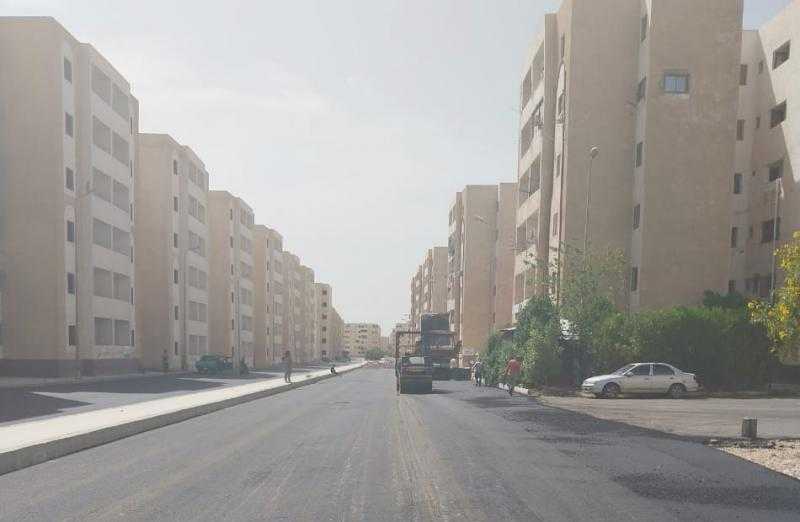 محافظ الإسماعيلية يتابع تطوير ورصف منطقة الإسكان الاجتماعي بمدينة المستقبل